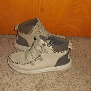 Hey Dude Tan Brown Booties Boots 9